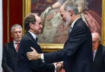 Jaime Alfonsín defiende reformar la Constitución para garantizar la continuidad de la Corona