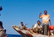 Milagro en el Índico: la Armada rescata en buen estado a cinco náufragos tras seis días desaparecidos