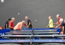 El tenis de mesa se presenta como la «medicina divertida» para frenar el Párkinson en Jaén