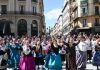Triunfal regreso de Francisco de Goya a la Plaza del Pilar: desafía al cierzo y brinda fotos inéditas en un photocall con su gran obra