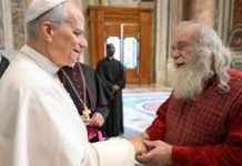 León XIV almuerza con 1.300 pobres y prostitutas: «Dios os mira con ternura»