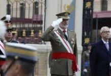 El Rey preside en Zaragoza el acto por el 40 aniversario de la jura de bandera de su promoción en la Academia militar