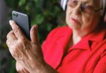 Detectores de caídas o gas y pulseras inteligentes: así ha cambiado la teleasistencia en Zaragoza