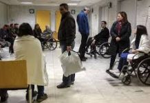 La gripe comienza a saturar la sanidad: camas en los pasillos, 14 horas de espera y 3 días para ingresar en planta