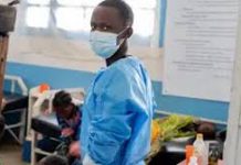 Claves del brote de ébola en RD Congo: 91 muertos, riesgo de propagación alto y sin vacuna para la cepa