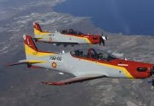 El vuelo en paralelo del Rey y la Princesa Leonor, cada uno a los mandos de un Pilatus