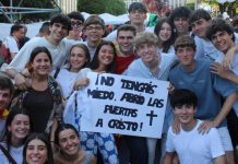 Carmina, la joven profesora a la que ha abrazado el Papa: «¿Dónde podemos ver a Dios cuando no podemos más?»