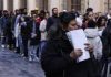 Colapso en la regularización de inmigrantes: solo hay 50 funcionarios para resolver 1,2 millones de solicitudes y aún quedan 500.000 por volcar