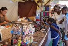 Turistas y zaragozanos abarrotan el Mercado Medieval de las Tres Culturas: «El fin de semana va a ser espectacular»