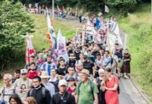 El fenómeno imparable de Covadonga: 1.700 peregrinos y 10 países se movilizan en una marcha masiva hacia el santuario