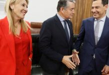Las 150 medidas del pacto PP-Vox en Andalucía: del «arraigo andaluz» a la auditoría del coste sanitario de los extranjeros