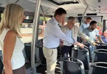Fraga estrena dos autobuses urbanos más accesibles tras aumentar un 22% el número de viajeros