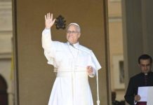 El Papa pide rezar por el «compromiso por la paz» y no olvidar a «quien sufre y muere» a causa de las guerras
