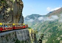Uno de los trenes más espectaculares de Europa está a poco más de dos horas de Zaragoza: un recorrido entre montañas y un lago esmeralda