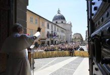 Ángelus en Castel Gandolfo, el Papa: aprovechen también las vacaciones para rezar