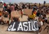 Huelga de hambre masiva en la playa de Ceuta: «Los inmigrantes queremos asilo»