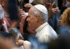 El Papa reivindica la participación activa de los fieles en la Misa: «No puede sustituirse por una presencia meramente virtual»