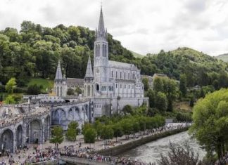 Lourdes, desbordada ante la histórica visita de León XIV: 150.000 fieles rezarán junto al Sucesor de Pedro