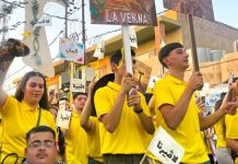 Casi 700 jóvenes católicos, de procesión por las calles de Irak con su obispo