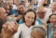 María Corina Machado supera los obstáculos y aparece en Venezuela en el Santuario de la Divina Pastora