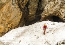 Un joven aragonés estudia el deshielo de las cuevas del Pirineo que borra miles de años de memoria climática: «Es la última oportunidad y deberíamos estar muy preocupados»